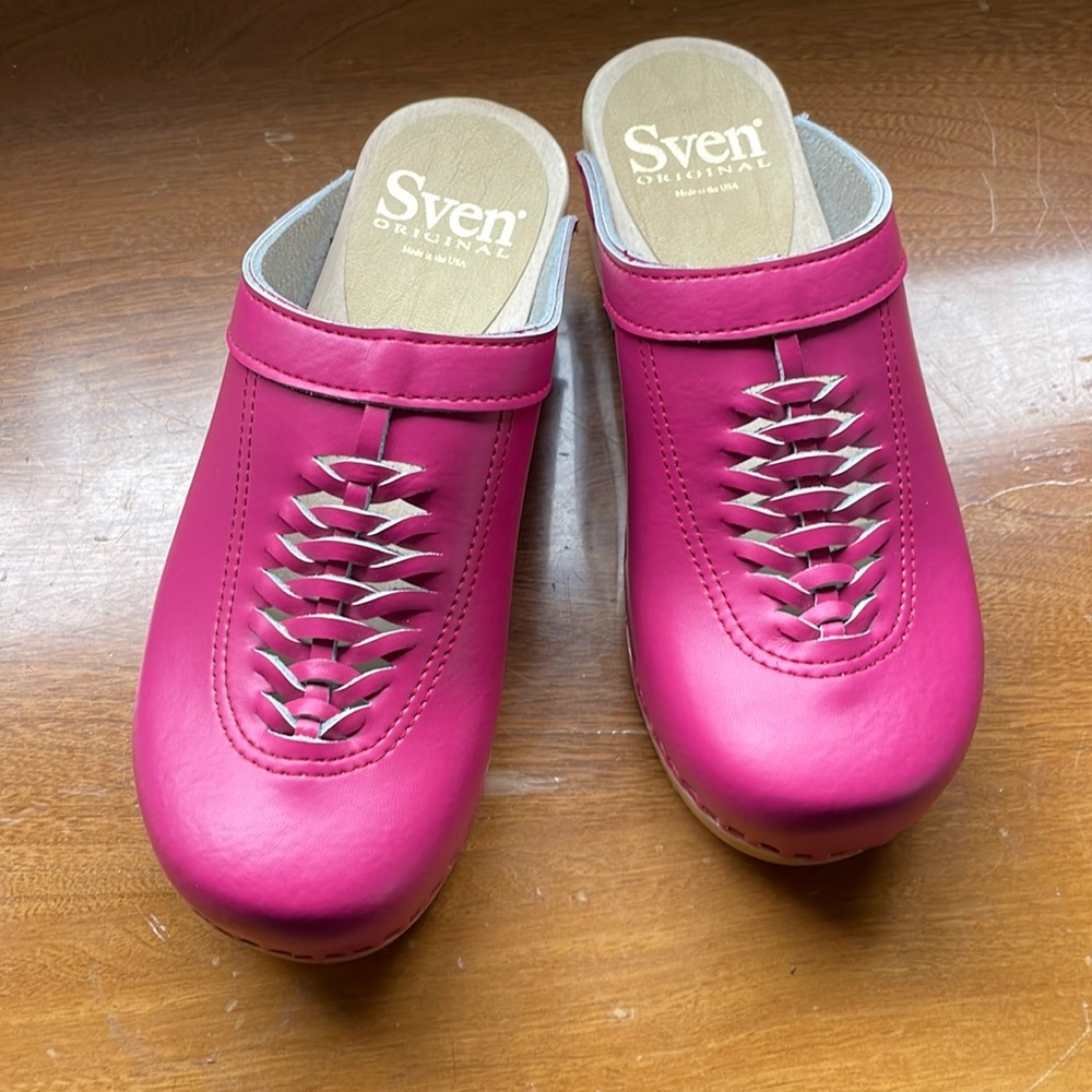 SVEN BENDABLE BRAND NEW in box low-heel clogs. PINK. Size 40 (9-9.5)